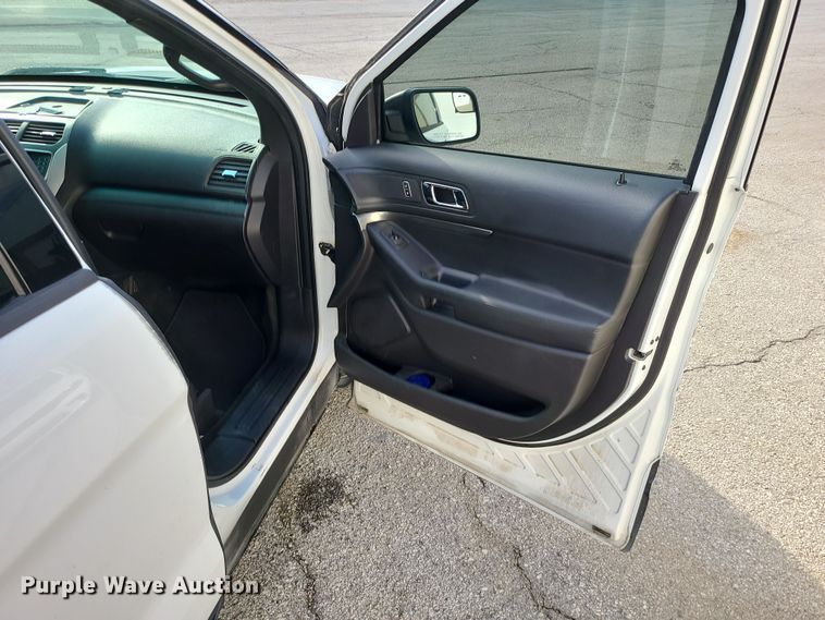 image for item DR7805 2013 Ford Explorer Police Interceptor  SUV