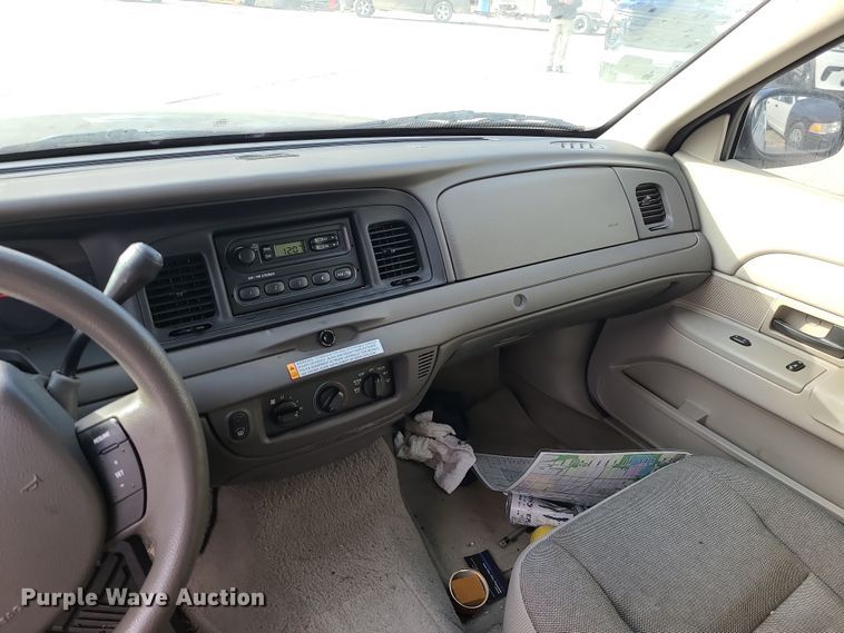 image for item DR7807 2008 Ford Crown Victoria Police Interceptor