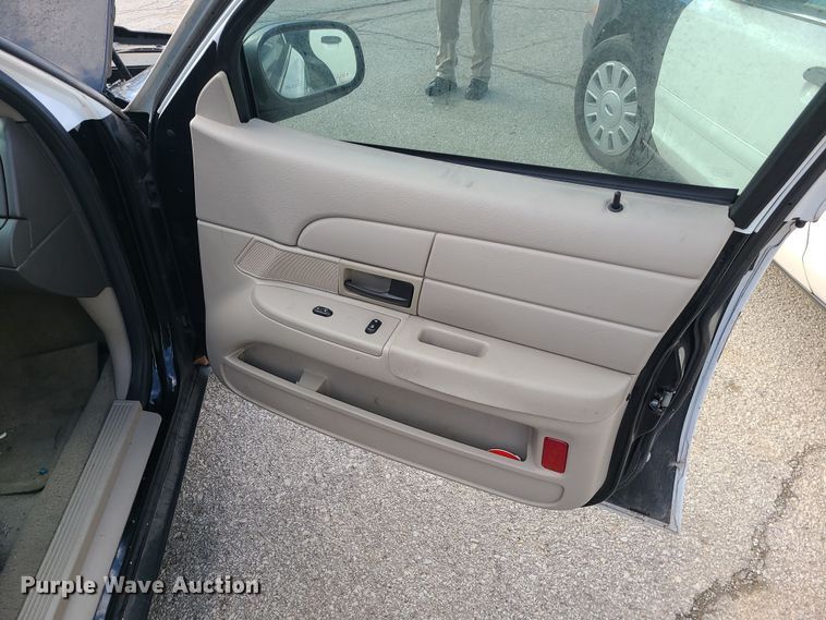 image for item DR7807 2008 Ford Crown Victoria Police Interceptor