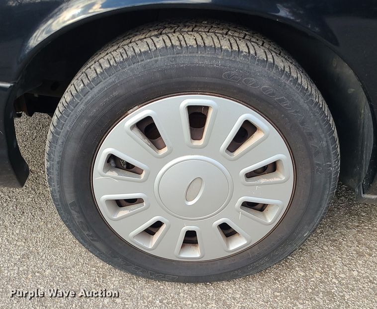 image for item DR7807 2008 Ford Crown Victoria Police Interceptor