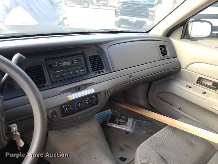 image for item DR7808 2008 Ford Crown Victoria Police Interceptor