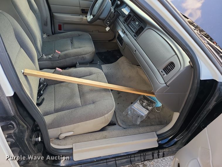 image for item DR7808 2008 Ford Crown Victoria Police Interceptor