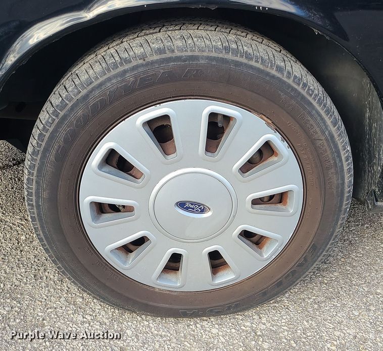 image for item DR7808 2008 Ford Crown Victoria Police Interceptor