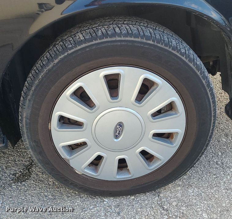 image for item DR7808 2008 Ford Crown Victoria Police Interceptor