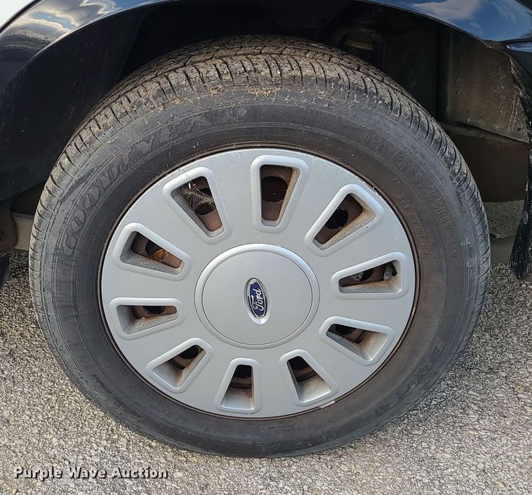 image for item DR7808 2008 Ford Crown Victoria Police Interceptor