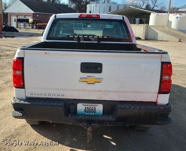 image for item DR7812 2015 Chevrolet Silverado 1500  Crew Cab pickup truck