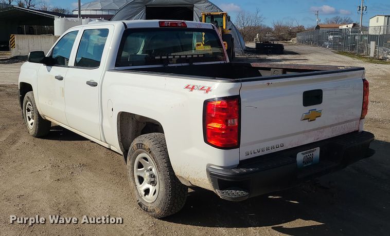 image for item DR7812 2015 Chevrolet Silverado 1500  Crew Cab pickup truck