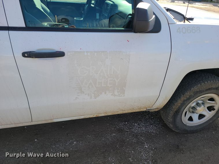 image for item DR7812 2015 Chevrolet Silverado 1500  Crew Cab pickup truck