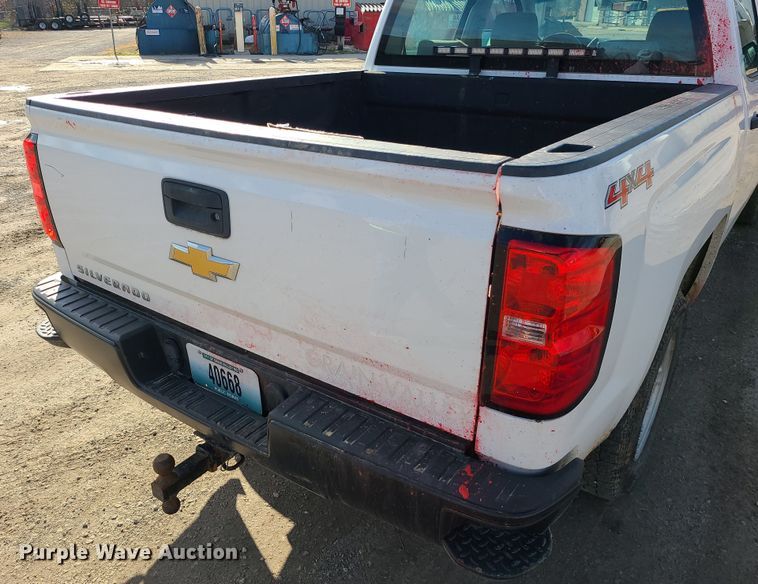 image for item DR7812 2015 Chevrolet Silverado 1500  Crew Cab pickup truck