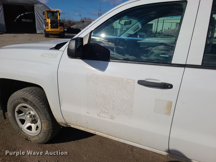 image for item DR7812 2015 Chevrolet Silverado 1500  Crew Cab pickup truck