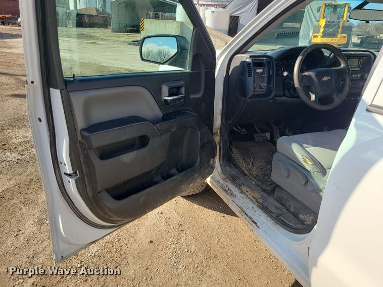 image for item DR7812 2015 Chevrolet Silverado 1500  Crew Cab pickup truck