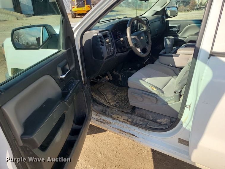 image for item DR7812 2015 Chevrolet Silverado 1500  Crew Cab pickup truck