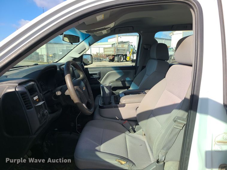 image for item DR7812 2015 Chevrolet Silverado 1500  Crew Cab pickup truck