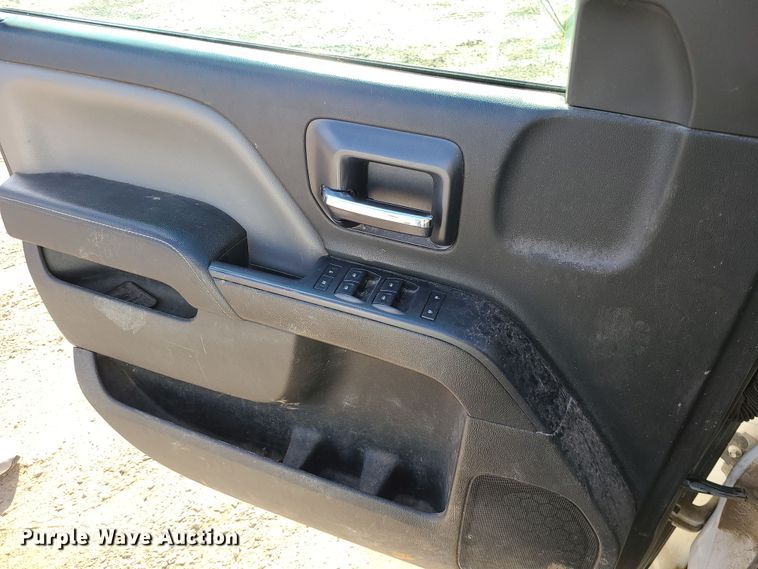 image for item DR7812 2015 Chevrolet Silverado 1500  Crew Cab pickup truck