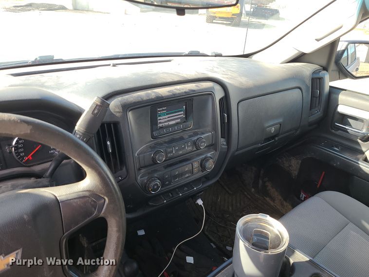 image for item DR7812 2015 Chevrolet Silverado 1500  Crew Cab pickup truck