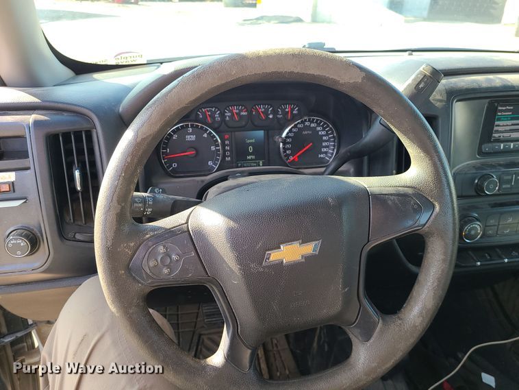 image for item DR7812 2015 Chevrolet Silverado 1500  Crew Cab pickup truck