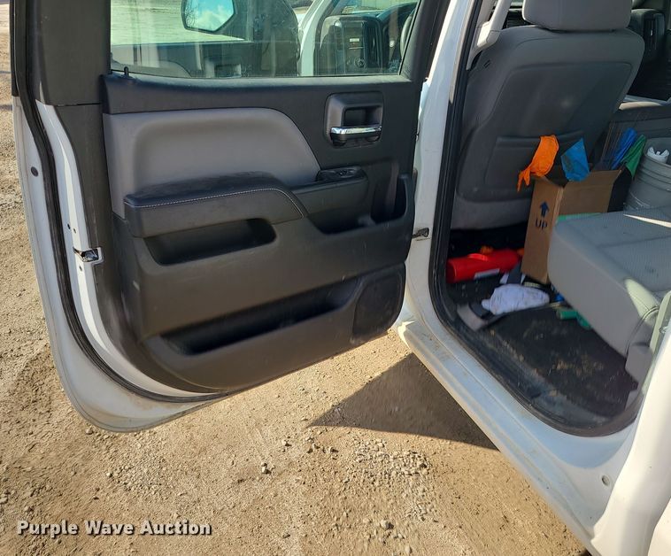 image for item DR7812 2015 Chevrolet Silverado 1500  Crew Cab pickup truck