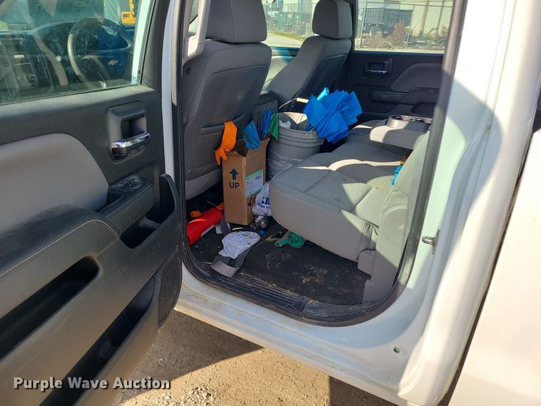 image for item DR7812 2015 Chevrolet Silverado 1500  Crew Cab pickup truck