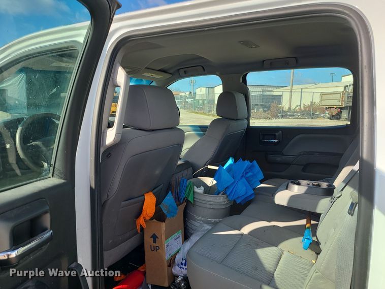 image for item DR7812 2015 Chevrolet Silverado 1500  Crew Cab pickup truck