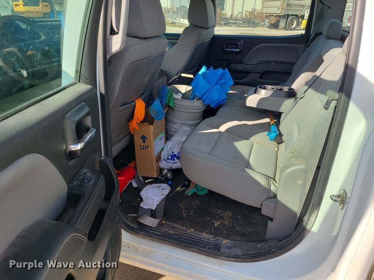 image for item DR7812 2015 Chevrolet Silverado 1500  Crew Cab pickup truck