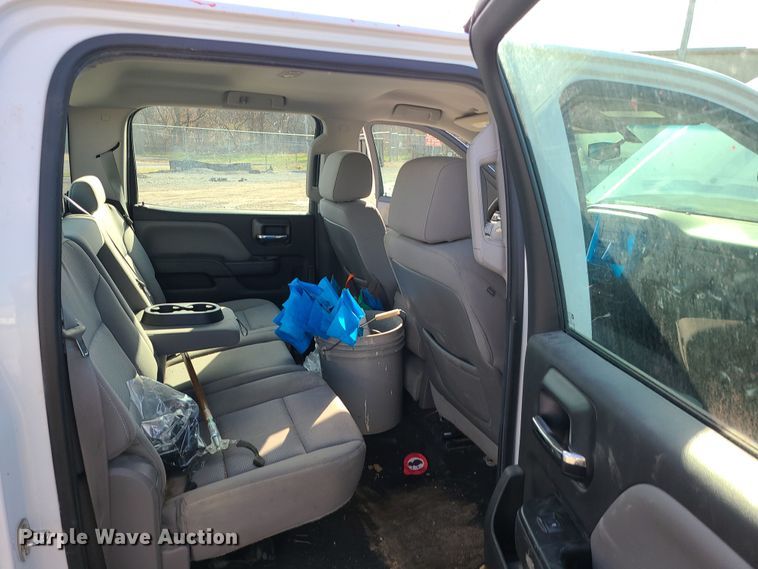 image for item DR7812 2015 Chevrolet Silverado 1500  Crew Cab pickup truck