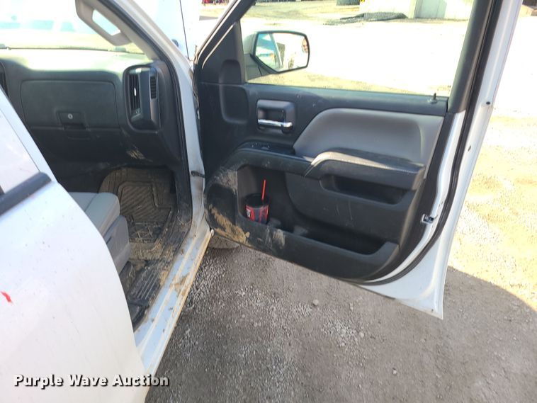 image for item DR7812 2015 Chevrolet Silverado 1500  Crew Cab pickup truck