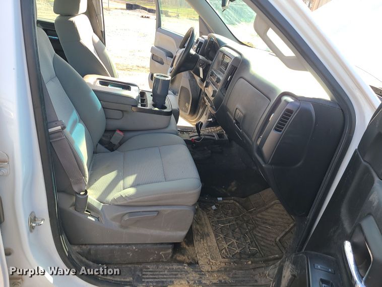 image for item DR7812 2015 Chevrolet Silverado 1500  Crew Cab pickup truck