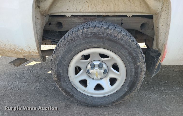 image for item DR7812 2015 Chevrolet Silverado 1500  Crew Cab pickup truck