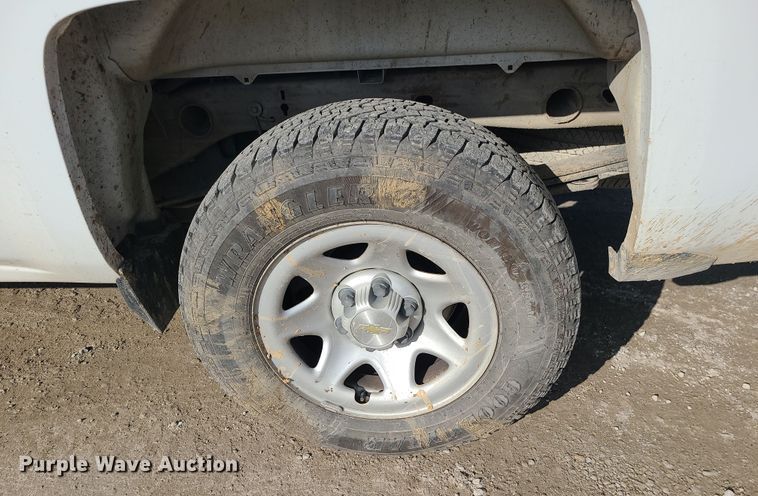 image for item DR7812 2015 Chevrolet Silverado 1500  Crew Cab pickup truck