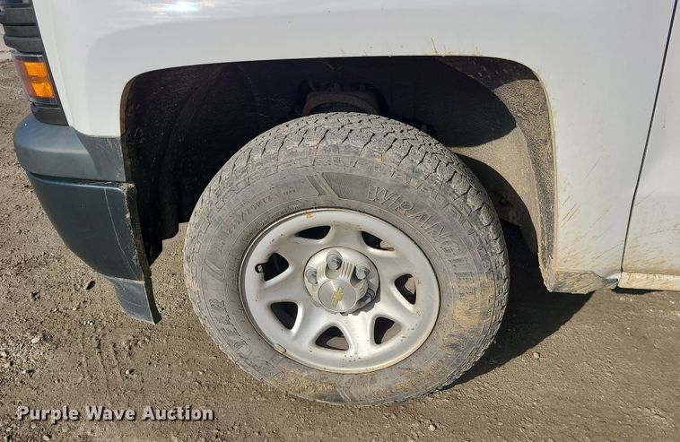 image for item DR7812 2015 Chevrolet Silverado 1500  Crew Cab pickup truck