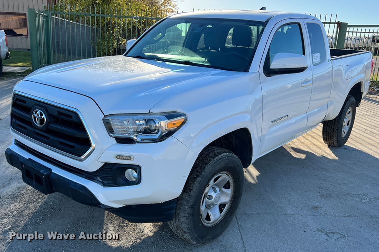 image for item DS2463 2016 Toyota Tacoma  Access Cab pickup truck