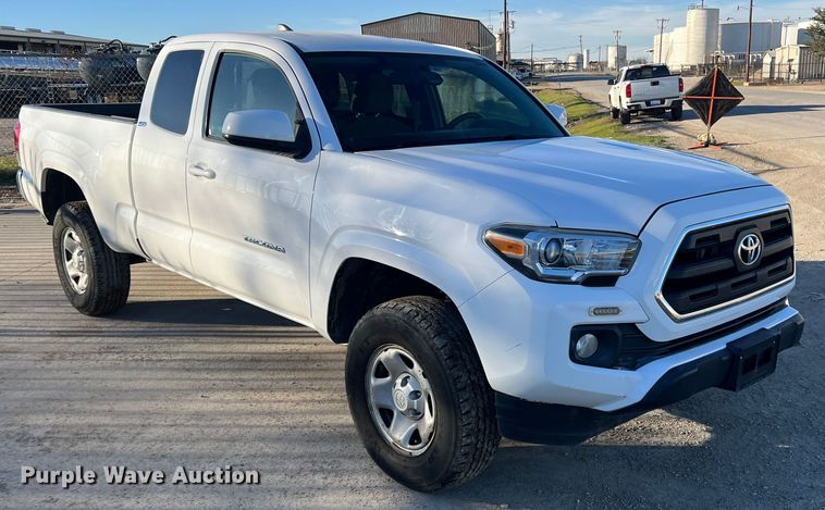 image for item DS2463 2016 Toyota Tacoma  Access Cab pickup truck