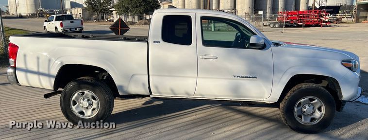 image for item DS2463 2016 Toyota Tacoma  Access Cab pickup truck