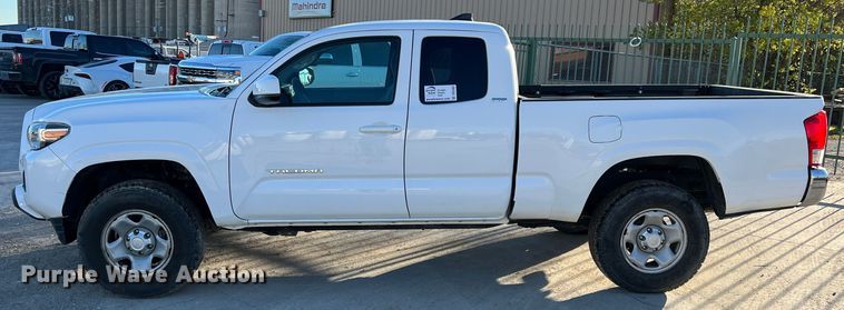 image for item DS2463 2016 Toyota Tacoma  Access Cab pickup truck