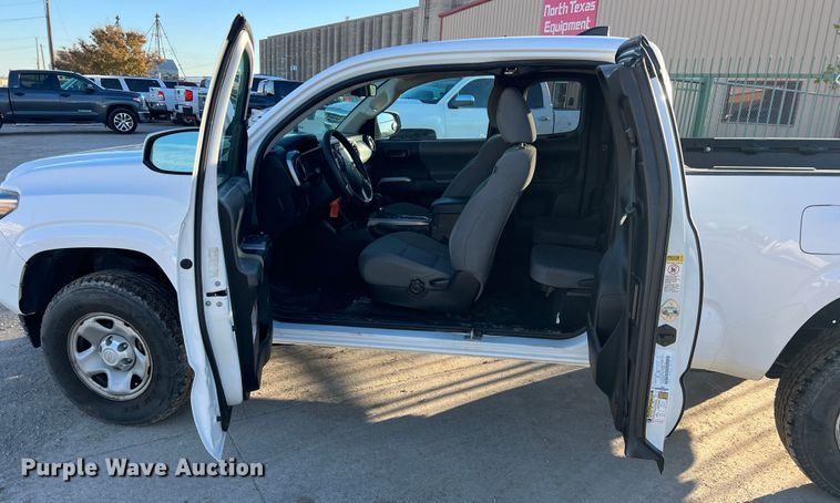 image for item DS2463 2016 Toyota Tacoma  Access Cab pickup truck