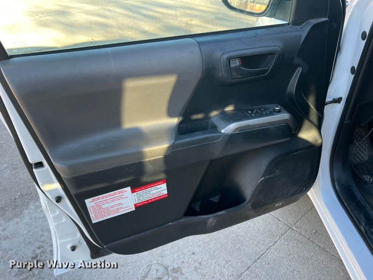 image for item DS2463 2016 Toyota Tacoma  Access Cab pickup truck