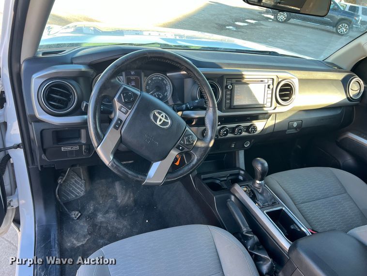 image for item DS2463 2016 Toyota Tacoma  Access Cab pickup truck