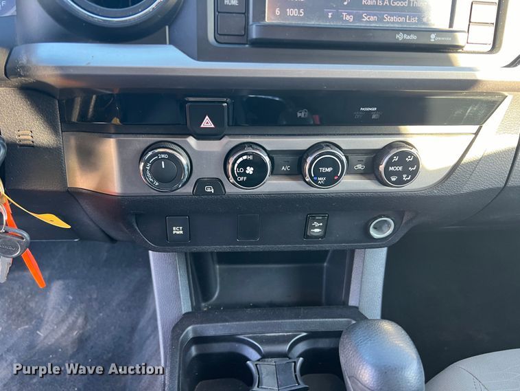 image for item DS2463 2016 Toyota Tacoma  Access Cab pickup truck