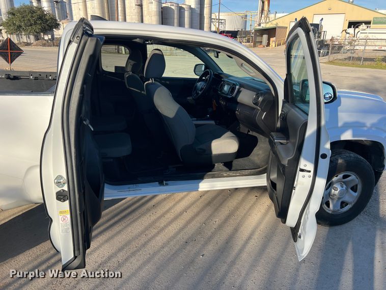 image for item DS2463 2016 Toyota Tacoma  Access Cab pickup truck