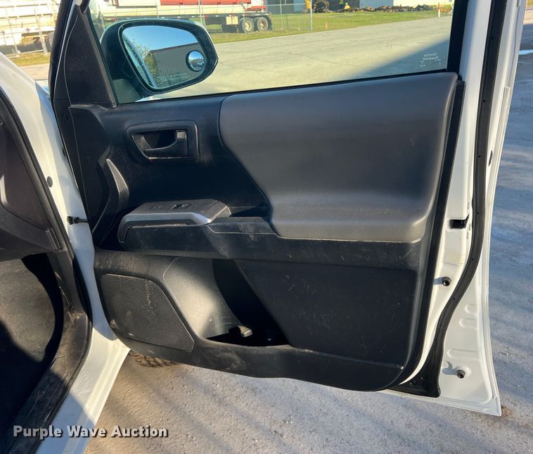 image for item DS2463 2016 Toyota Tacoma  Access Cab pickup truck
