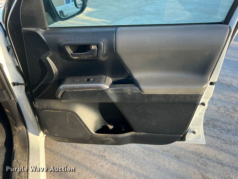 image for item DS2463 2016 Toyota Tacoma  Access Cab pickup truck
