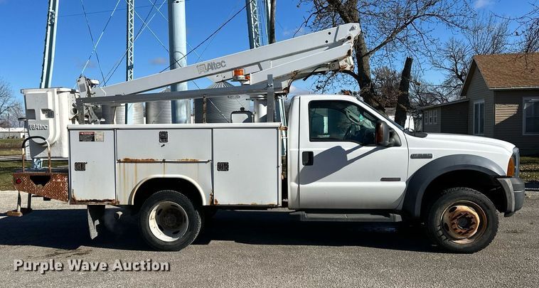 image for item DW2943 2007 Ford F550 Super Duty  bucket truck
