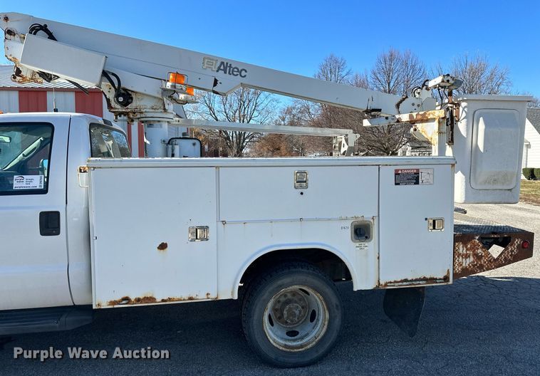 image for item DW2943 2007 Ford F550 Super Duty  bucket truck