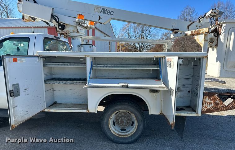 image for item DW2943 2007 Ford F550 Super Duty  bucket truck