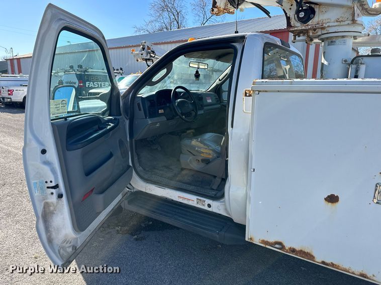 image for item DW2943 2007 Ford F550 Super Duty  bucket truck