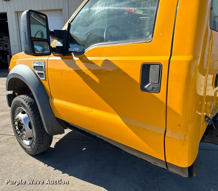 image for item GG9889 2008 Ford F450 Super Duty  truck cab and chassis