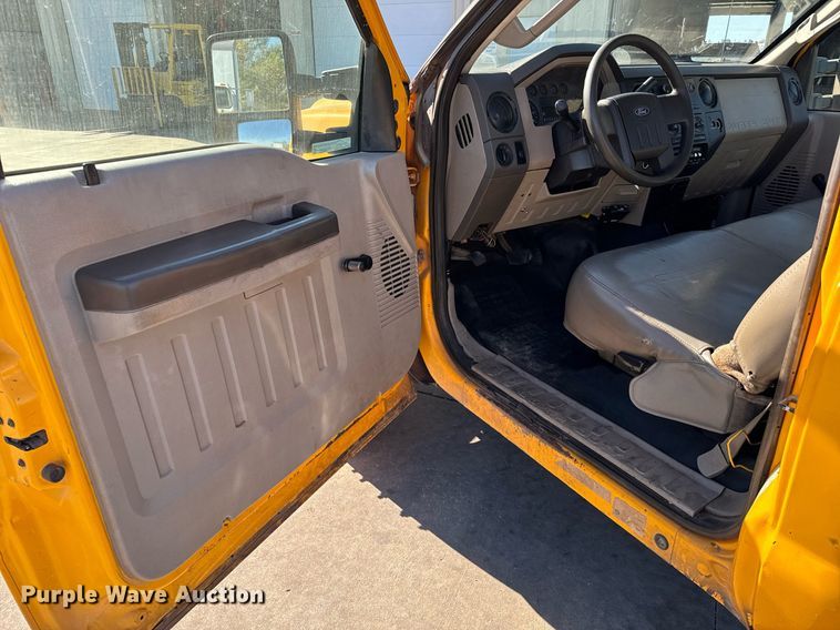 image for item GG9889 2008 Ford F450 Super Duty  truck cab and chassis