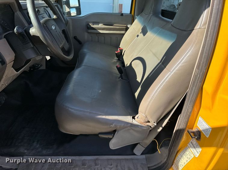 image for item GG9889 2008 Ford F450 Super Duty  truck cab and chassis