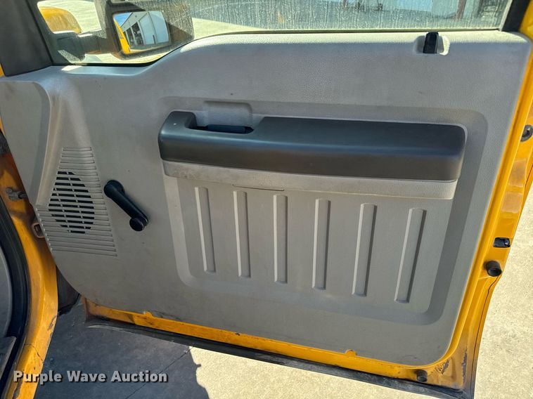 image for item GG9889 2008 Ford F450 Super Duty  truck cab and chassis