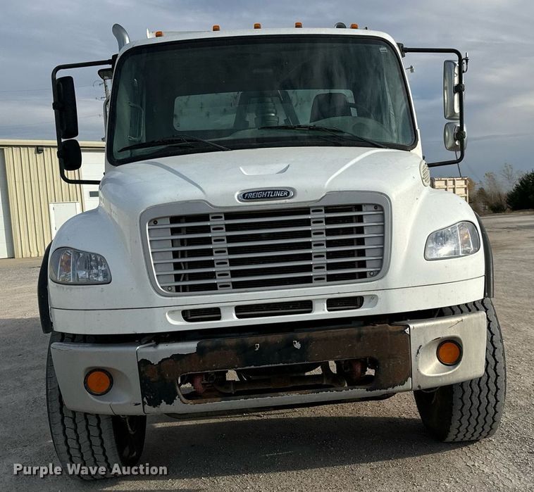 image for item GG9911 2003 Freightliner Business Class M2  dump truck